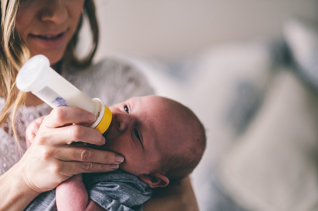 Kolostrum pro novorozence obsahuje množství biologicky účinných látek