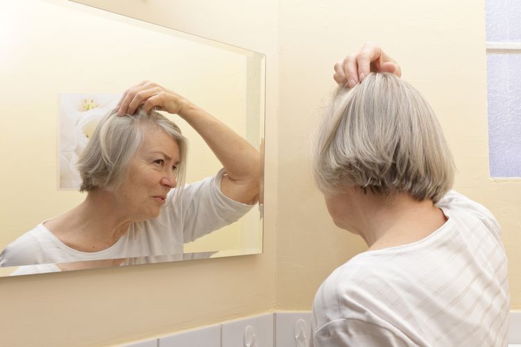 Vypadávání vlasů během menopauzy