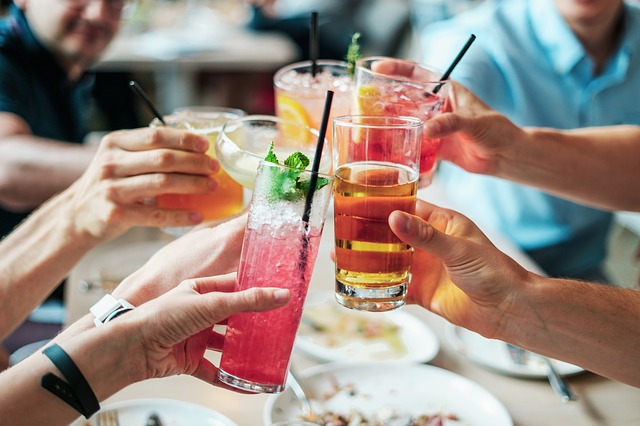 Alkoholické nápoje způsobují pálení žáhy