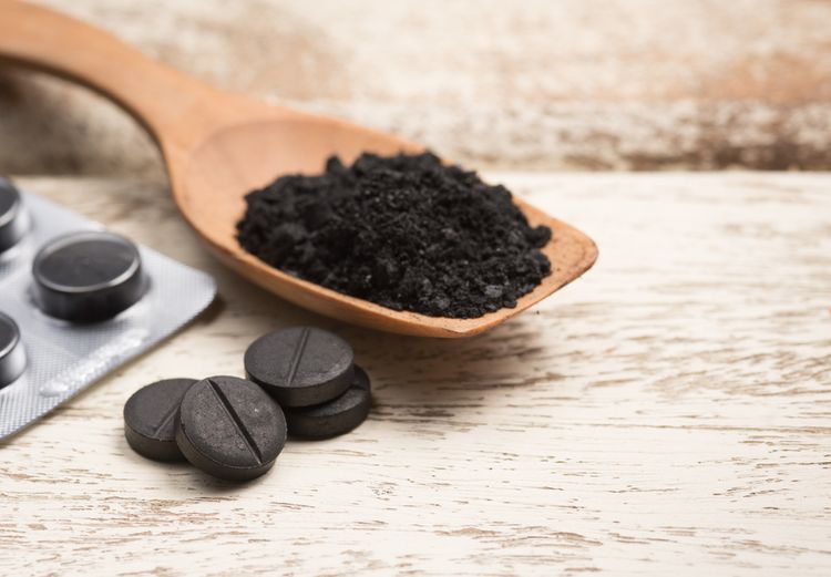 Aktivní uhlí – tablety a prášek