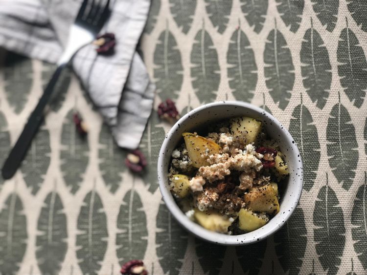 Quinoa s jablky a tvarohem při hubnutí