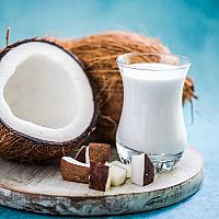 Kokosové mléko – složení, účinky a použití + recept na domácí