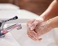 Jak si správně mýt ruce? Bez mýdla to nepůjde