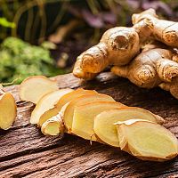 Zázvor jako lék? Účinky na tlak i srdce. Je nebezpečný?