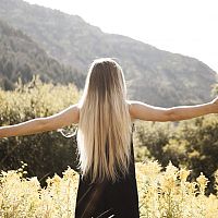 Návod, jak urychlit růst vlasů. Co podporuje růst vlasů