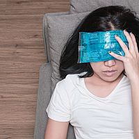 Co na bolest hlavy? Léky, bylinky, ale i magnézium