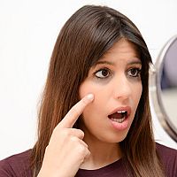 Kruhy pod očima a jejich příčiny. K odstranění krém i domácí recepty