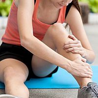 Křeče v nohách při cvičení i během spánku - příčiny a léčba