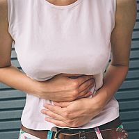 Léky, bylinky nebo brusinky na močové cesty. Zánět má nepříjemné příznaky