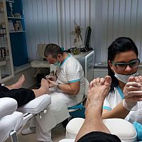 Alena Mlyneková: Podológ nohy prohlíží a vyšetřuje, konzultuje s pacientem jeho problémy