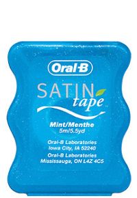 Oral-B Satin Floss Mint zubní páska s mátovou příchutí, 25 m